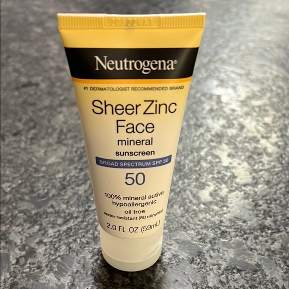 Neutrogena Sheer Zinc Face Mineral Sunscreen Broad Spectrum SPF 50 2.0FL OZ - Picture 1 of 4
